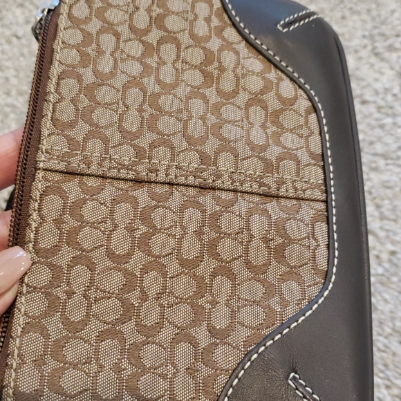 Coach wristlet - Picture 5 of 5